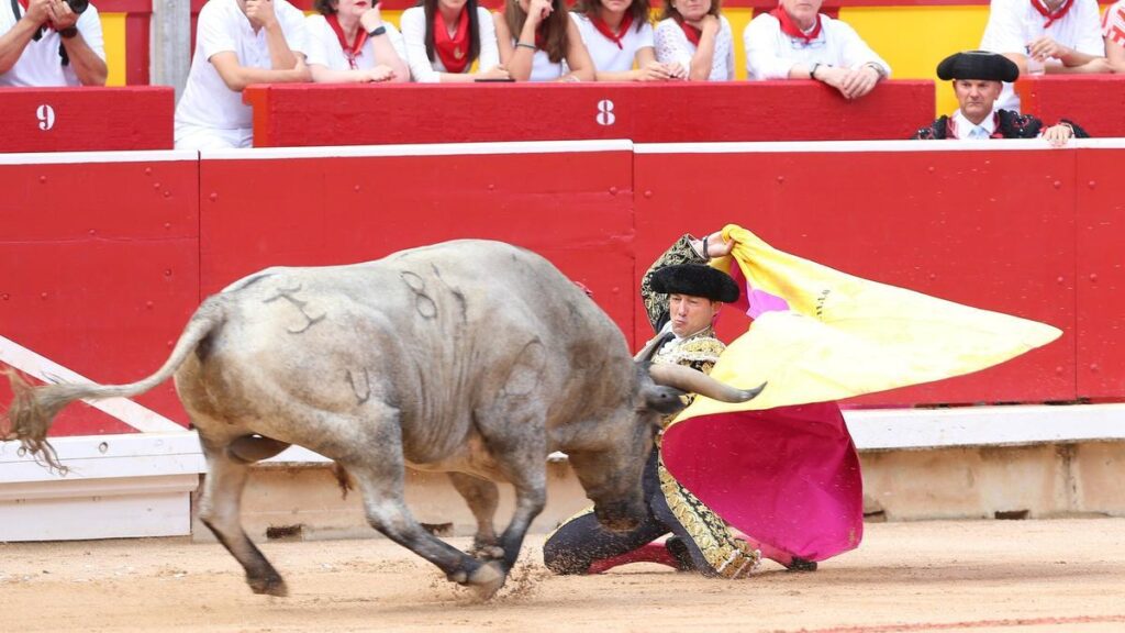 pamplona bullfight 2025